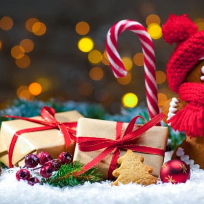 Natale come tempo sospeso. E il 2026 che bussa già alla porta...