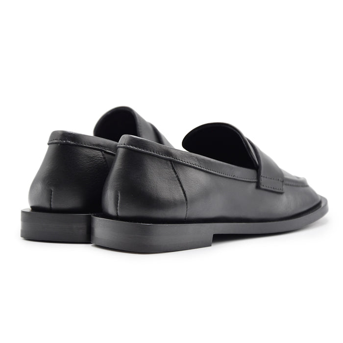 Mocassini Elena Iachi Donna Nero In Pelle Design Contemporaneo