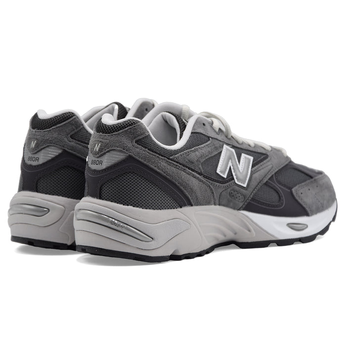 Sneakers Uomo New Balance 880R Grigio Castelrock Look Sportivo